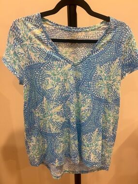 Lilly Pulitzer Etta V Neck Tee Tropic Like It’s Hot Size Small